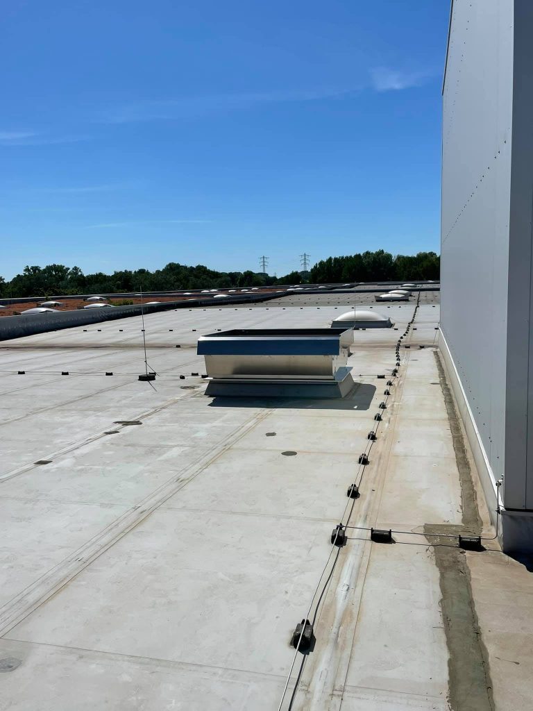 Sanierung RWA, Austausch Lichtkuppeln gegen neue Mehrzwecklüfter